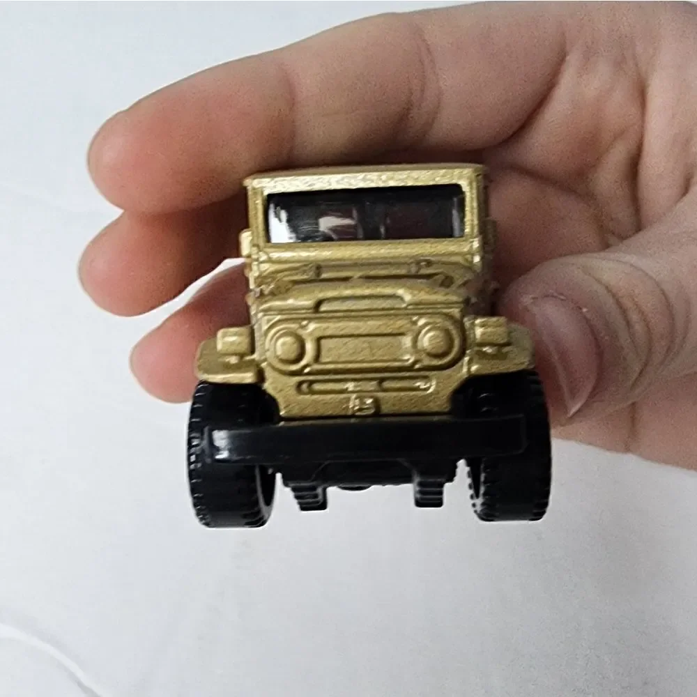1968 Toyota Land Cruiser FJ40 Collectible 1/64 Scale Diecast Diorama Model 2008